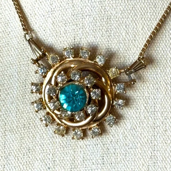 Vintage Flower Metal Pendant- Brooch with Matching Earrings - Picture 11 of 11